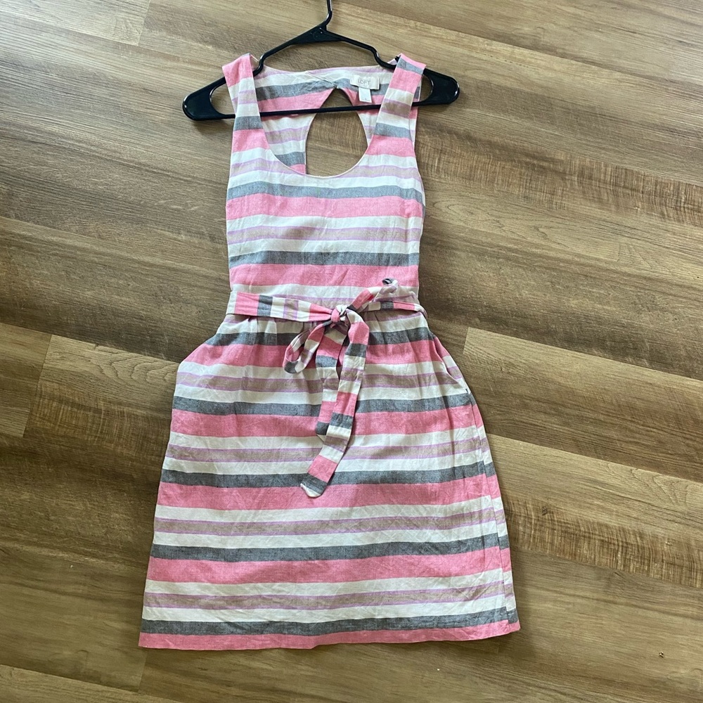Ann Taylor Loft striped dress with pockets and keyhole back, size 6